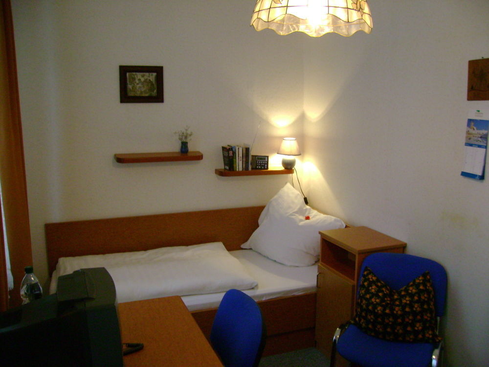 Hotel - Pension Vesta Бад Елстер Екстериор снимка