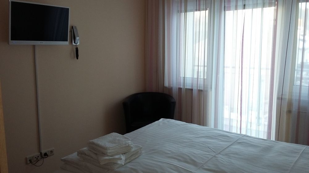 Hotel - Pension Vesta Бад Елстер Екстериор снимка