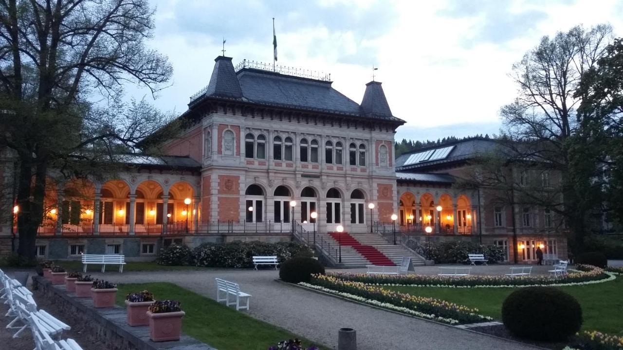 Hotel - Pension Vesta Бад Елстер Екстериор снимка